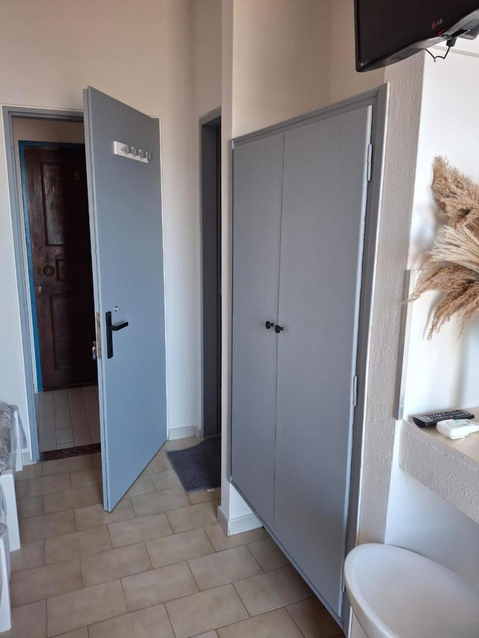Alexandra Studios Néos Pírgos Kamer foto